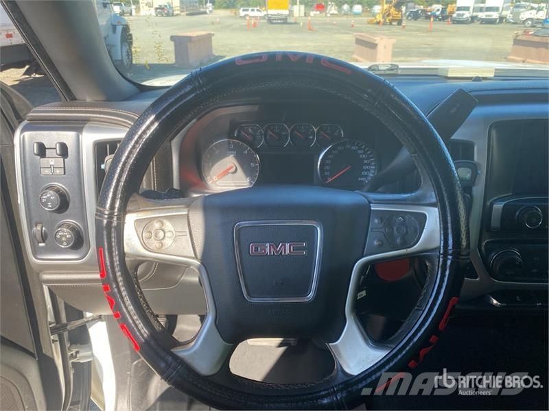 GMC 1500 4x4 Crew Cab Pickup Drugi