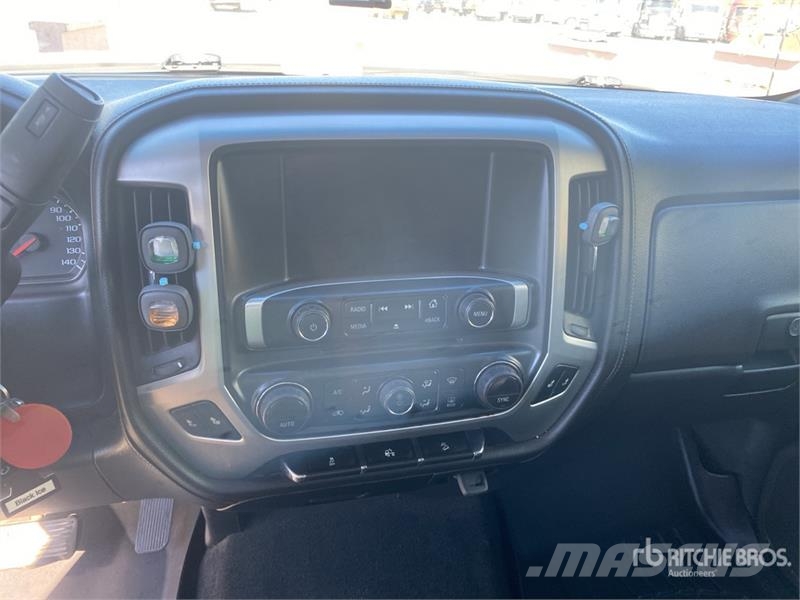 GMC 1500 4x4 Crew Cab Pickup Drugi