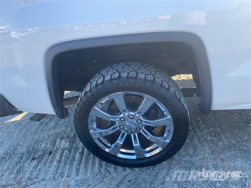 GMC 1500 4x4 Crew Cab Pickup Drugi