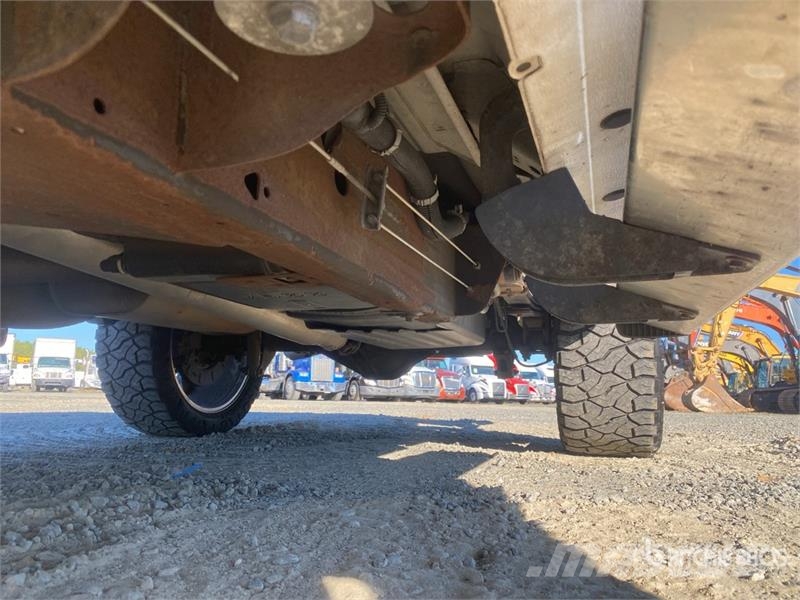 GMC 1500 4x4 Crew Cab Pickup Drugi