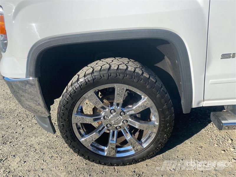 GMC 1500 4x4 Crew Cab Pickup Drugi