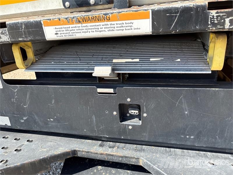 GMC 3500 4x2 Van Truck (Inoperable) Camion Fourgon