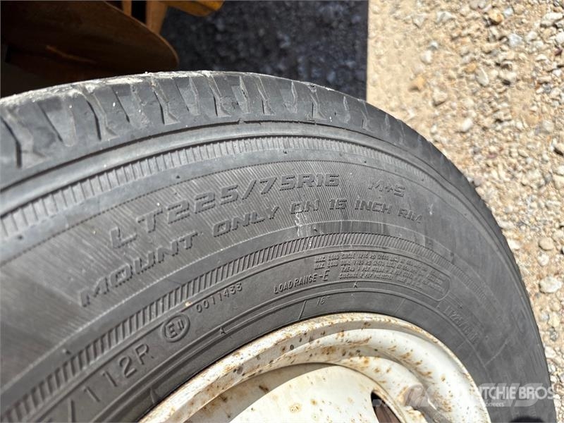 GMC 3500 4x2 Van Truck (Inoperable) Camion Fourgon