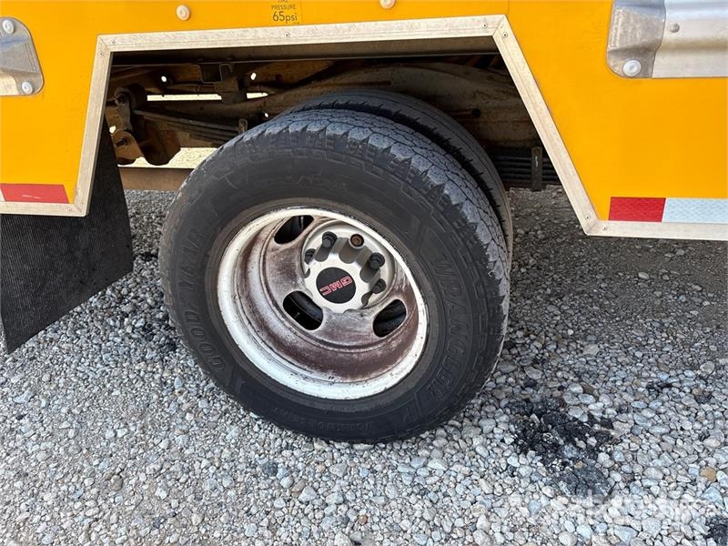 GMC 3500 4x2 Van Truck (Inoperable) Camion Fourgon