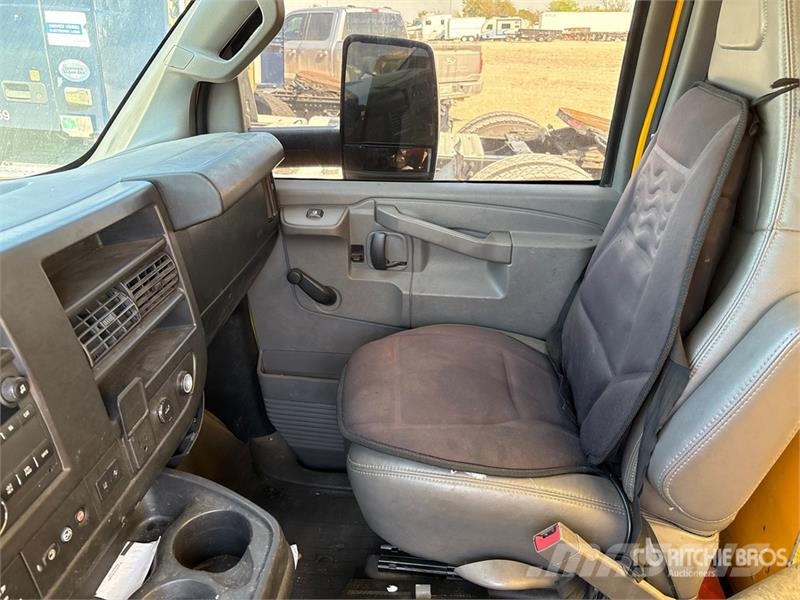 GMC 3500 4x2 Van Truck (Inoperable) Camion Fourgon
