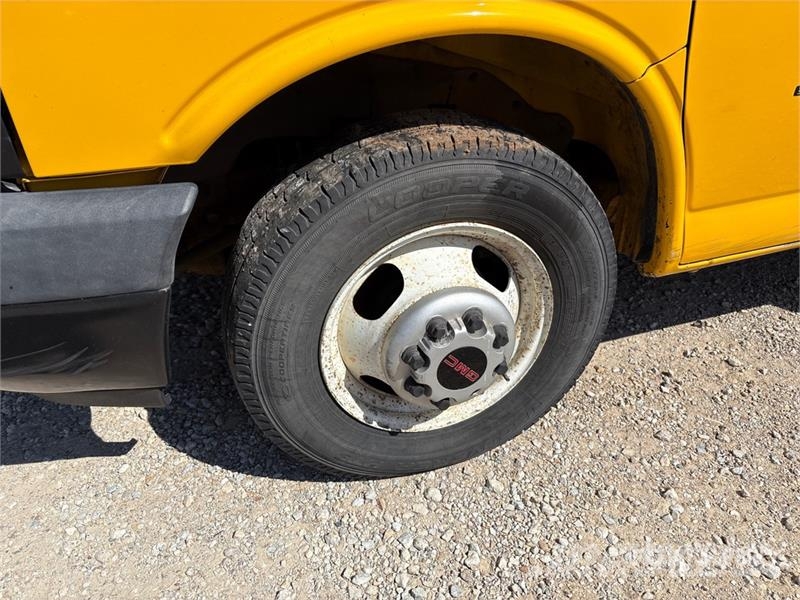 GMC 3500 4x2 Van Truck (Inoperable) Camion Fourgon