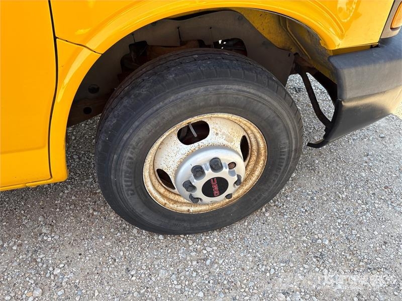 GMC 3500 4x2 Van Truck (Inoperable) Camion Fourgon