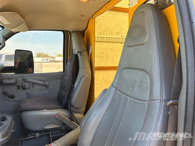 GMC 3500 4x2 Van Truck (Inoperable) Camion Fourgon