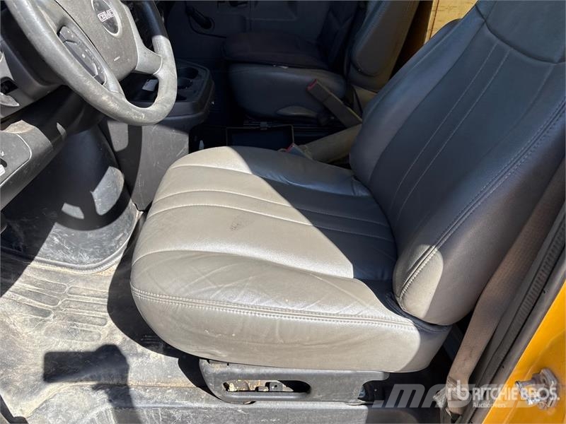 GMC 3500 4x2 Van Truck (Inoperable) Camion Fourgon