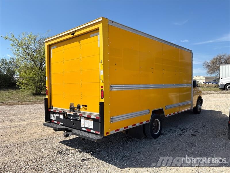 GMC 3500 4x2 Van Truck (Inoperable) Camion Fourgon