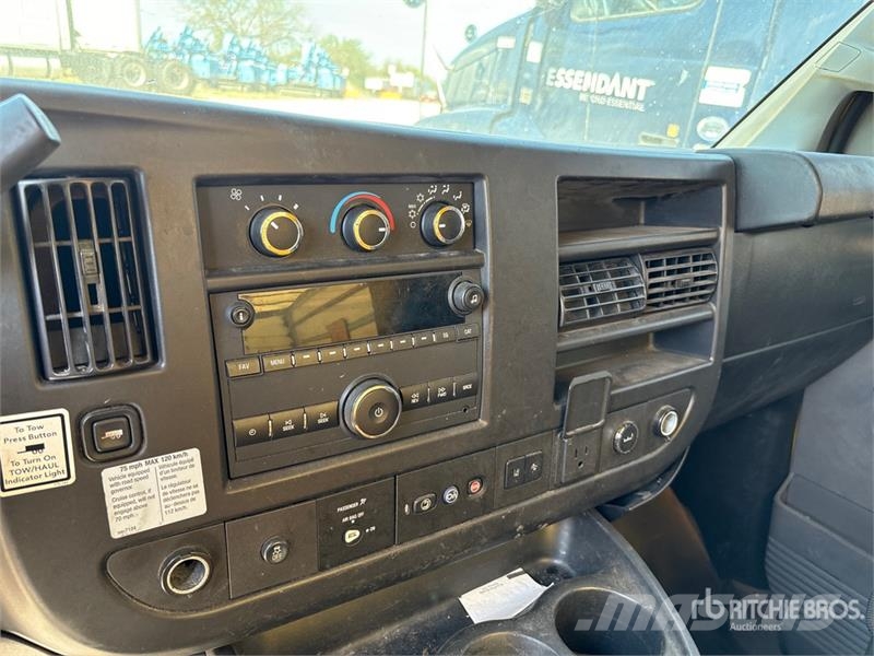 GMC 3500 4x2 Van Truck (Inoperable) Camion Fourgon