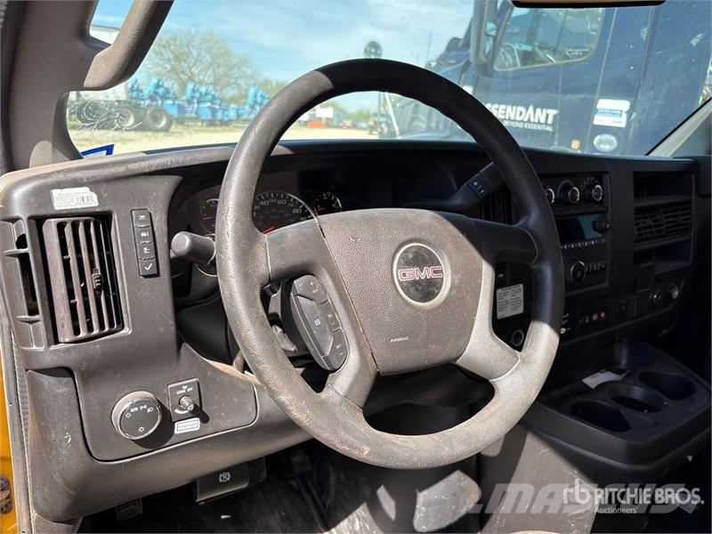 GMC 3500 4x2 Van Truck (Inoperable) Camion Fourgon