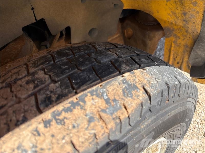 GMC 3500 4x2 Van Truck (Inoperable) Camion Fourgon