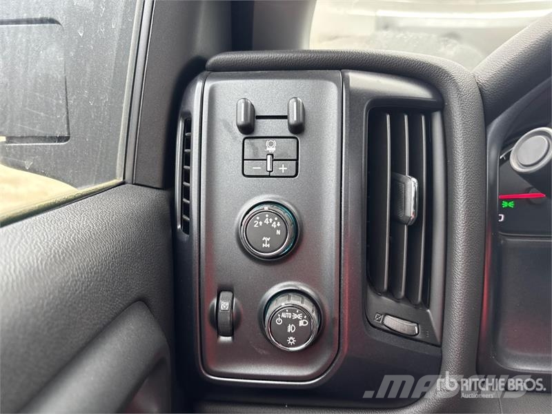GMC 5500 4x4 Cab and Chassis Кабины