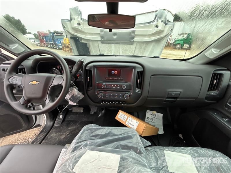 GMC 5500 4x4 Cab and Chassis Кабины
