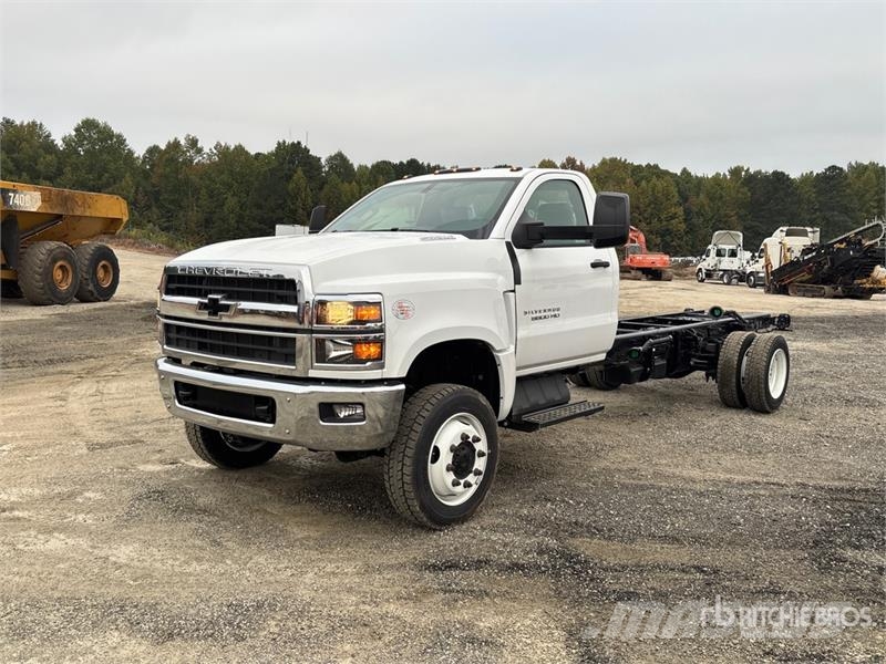 GMC 5500 4x4 Cab and Chassis Кабины