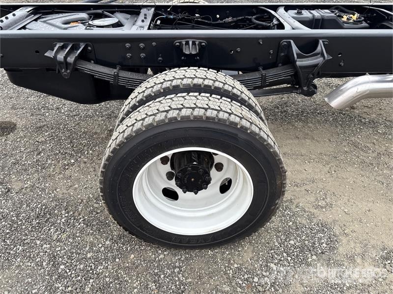 GMC 5500 4x4 Cab and Chassis Кабины