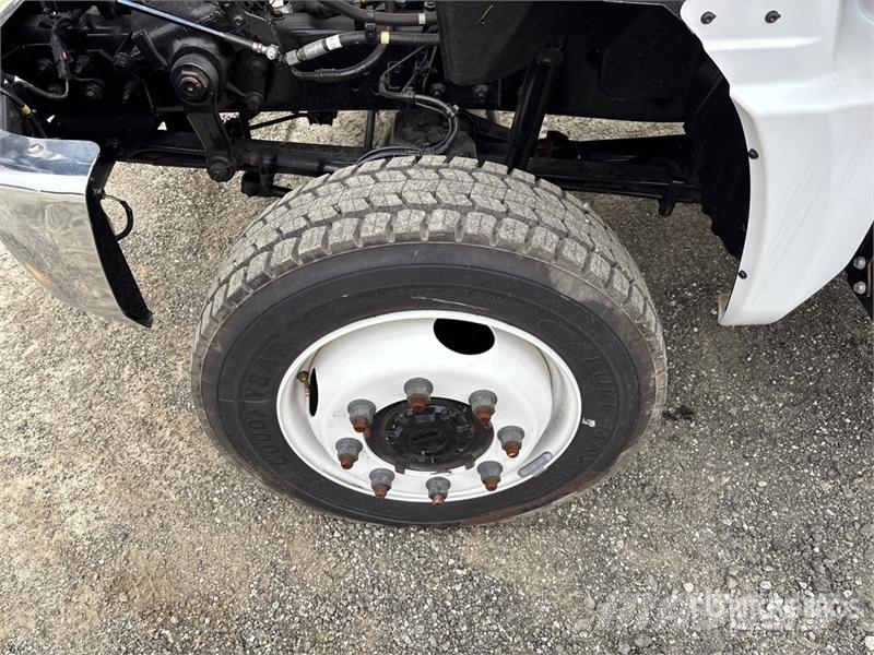 GMC 5500 4x4 Cab and Chassis Кабины