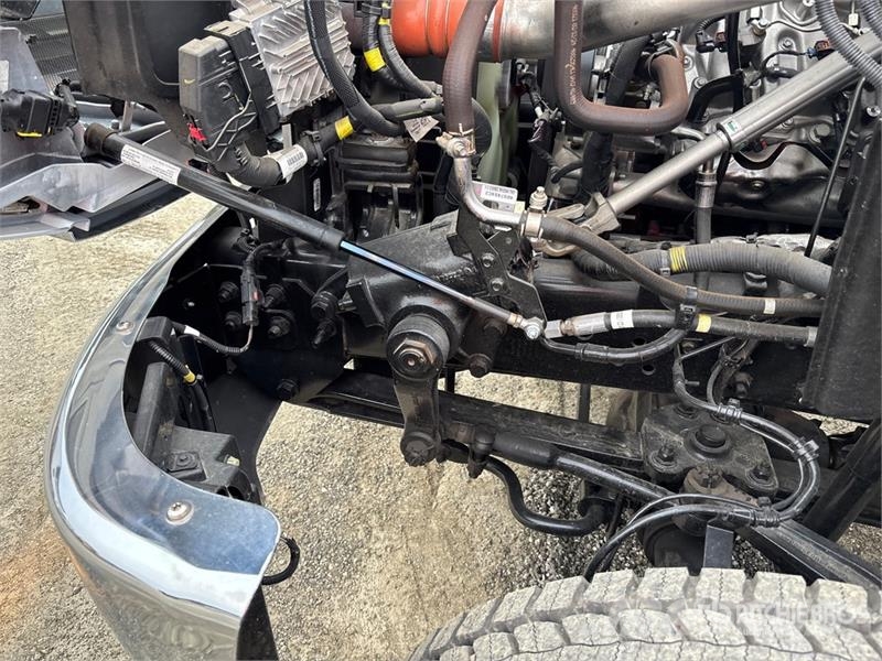 GMC 5500 4x4 Cab and Chassis Кабины