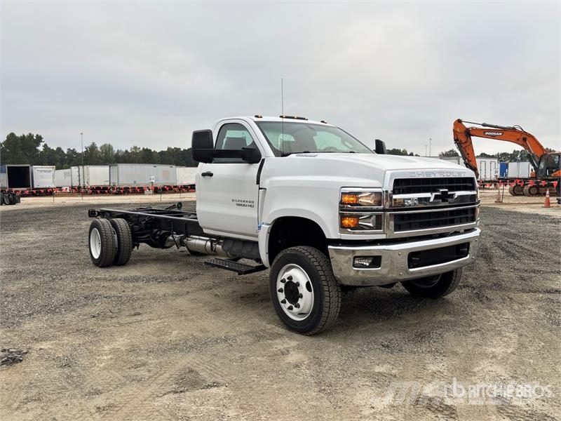 GMC 5500 4x4 Cab and Chassis Кабины
