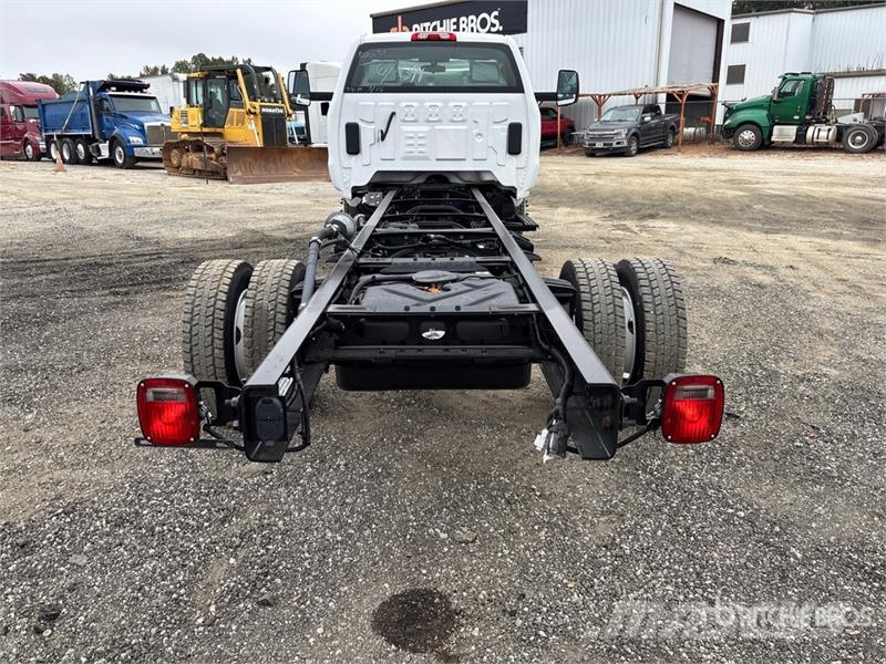 GMC 5500 4x4 Cab and Chassis Кабины