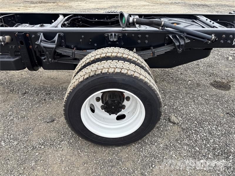 GMC 5500 4x4 Cab and Chassis Кабины