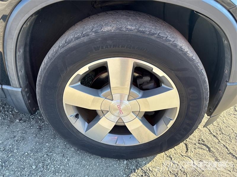 GMC Acadia AWD SUV Avtomobili