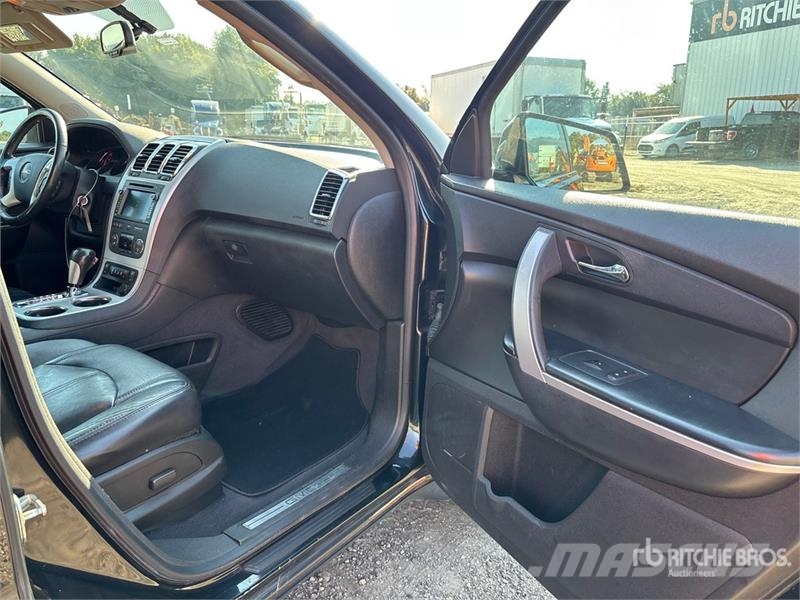 GMC Acadia AWD SUV Avtomobili
