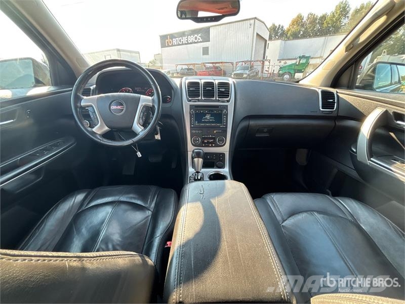 GMC Acadia AWD SUV Avtomobili