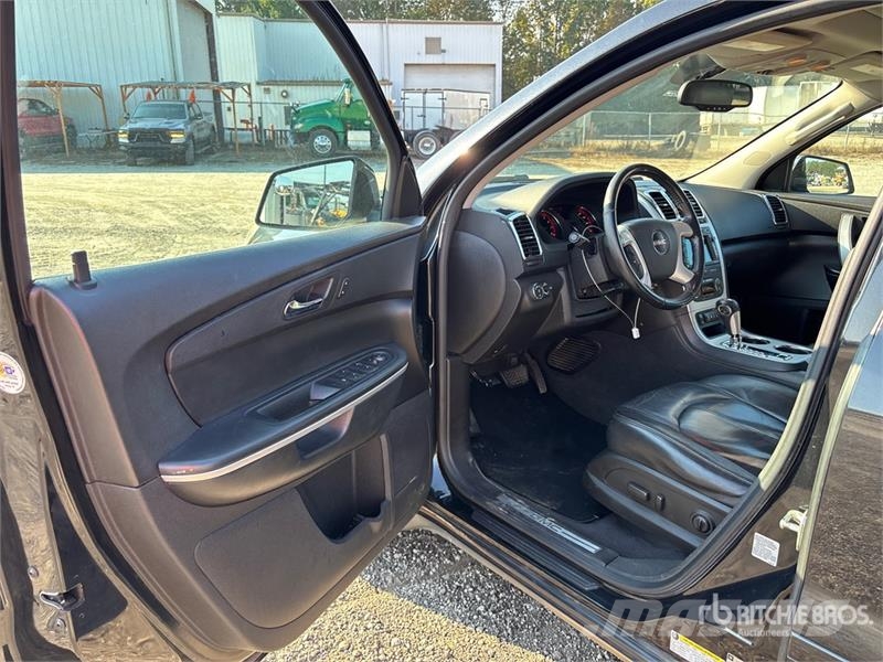 GMC Acadia AWD SUV Avtomobili