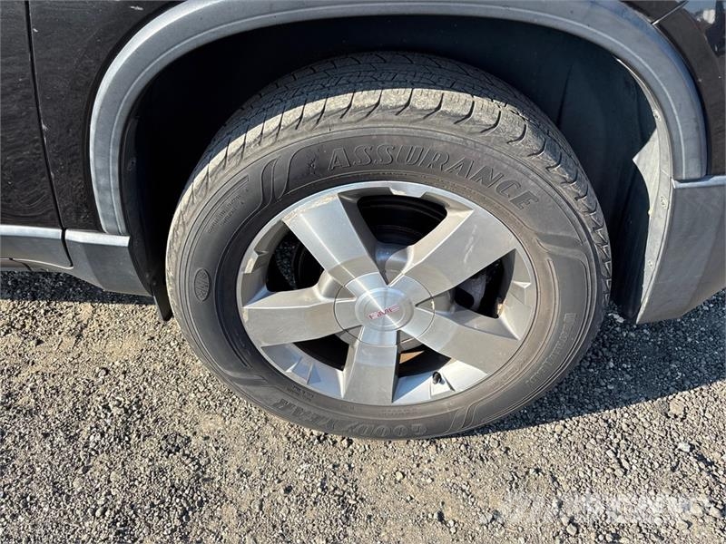 GMC Acadia AWD SUV Avtomobili