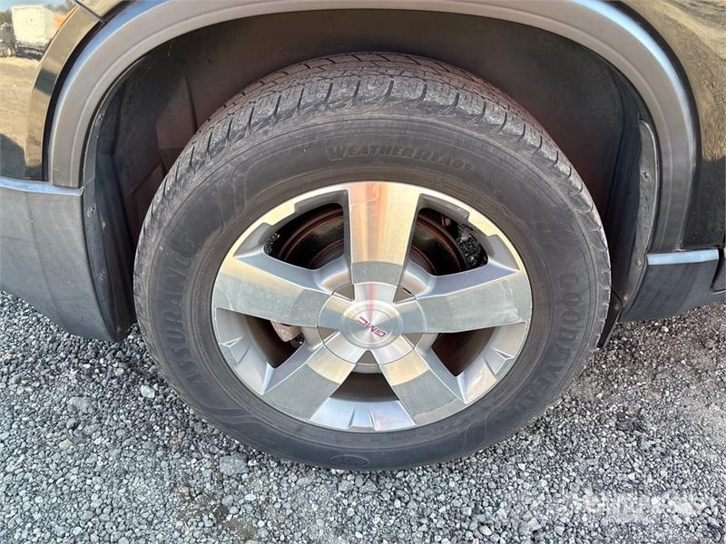 GMC Acadia AWD SUV Avtomobili