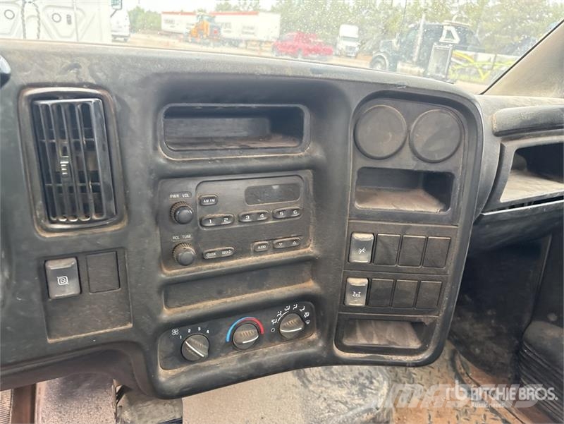 GMC C4500 平板式/側卸式卡車