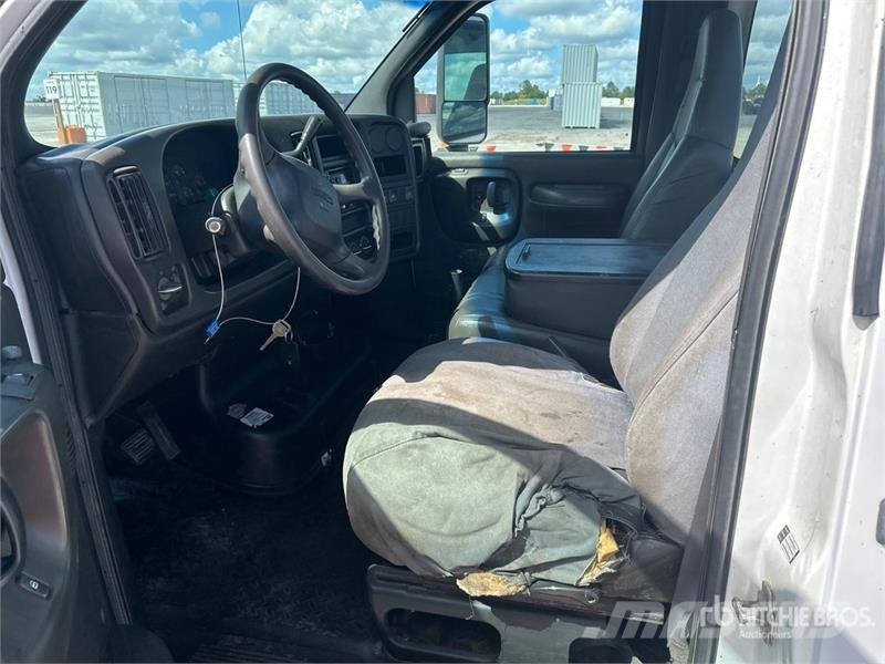 GMC C5500 Cabins and interior