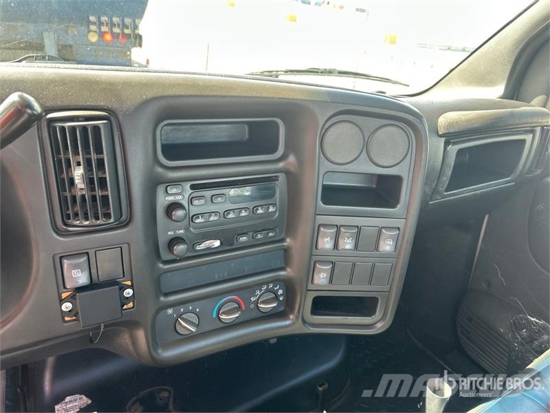 GMC C5500 Cabins and interior