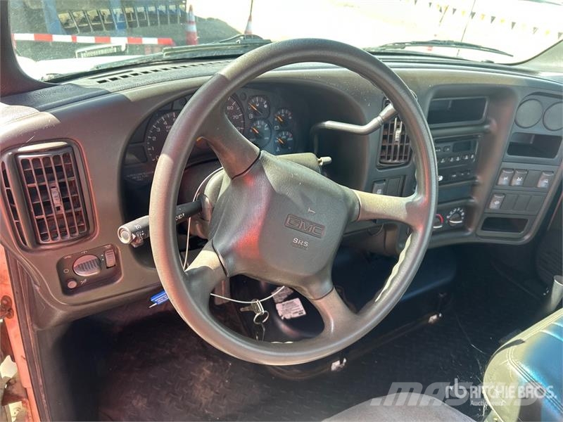 GMC C5500 Cabins and interior