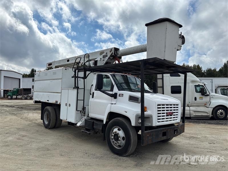 GMC C7500 Truck mounted platforms