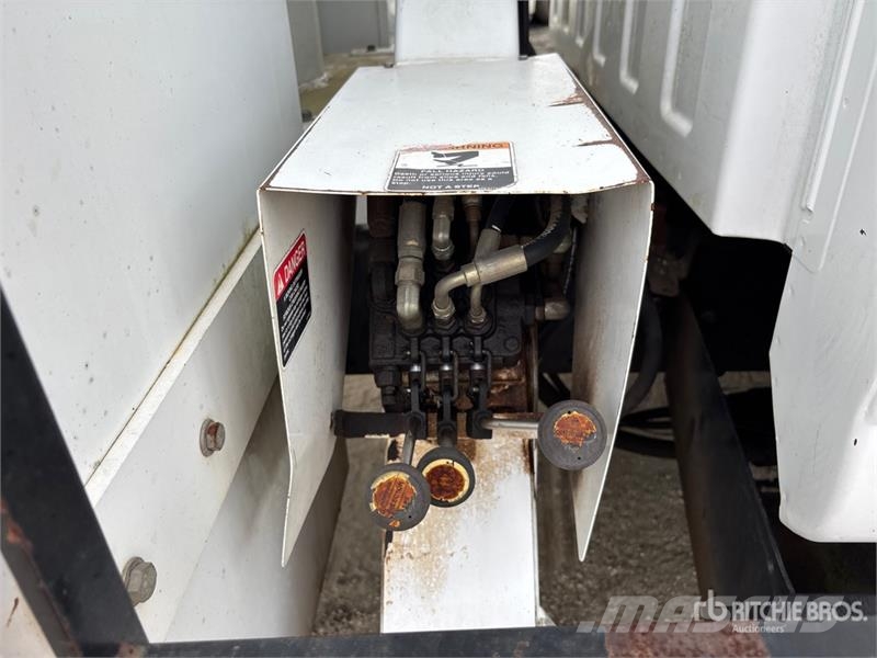 GMC C7500 Truck mounted platforms
