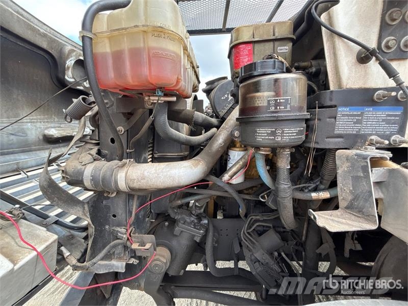 GMC C7500 Truck mounted platforms