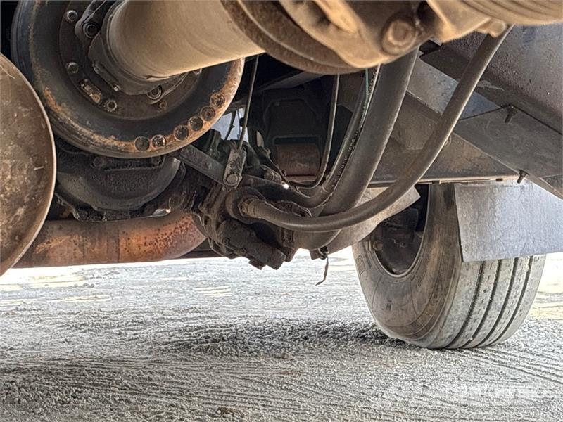 GMC C7500 Truck mounted platforms