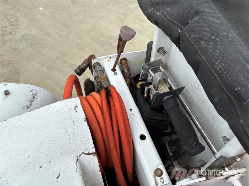 GMC C7500 Truck mounted platforms
