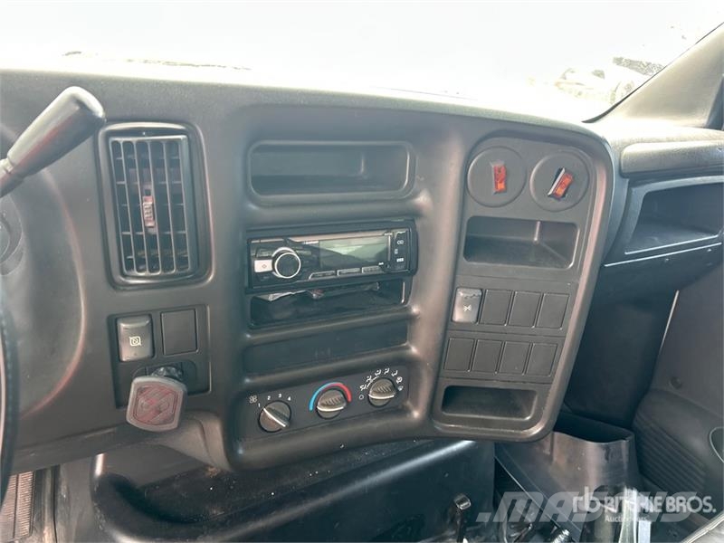 GMC C7500 Bakwagens met gesloten opbouw