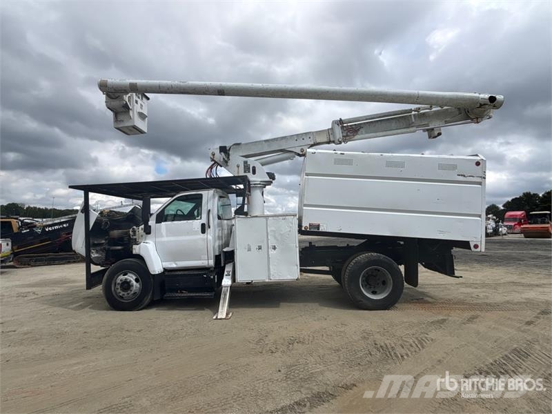 GMC C7500 Truck mounted platforms