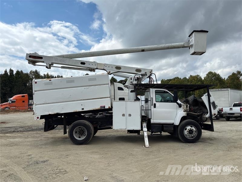 GMC C7500 Truck mounted platforms