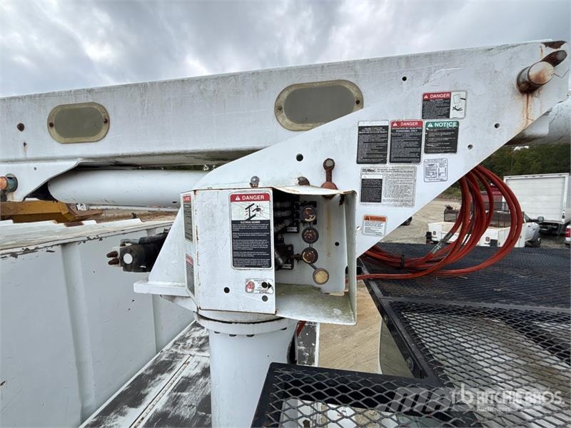 GMC C7500 Truck mounted platforms