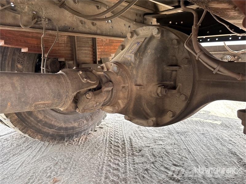 GMC C7500 Truck mounted platforms