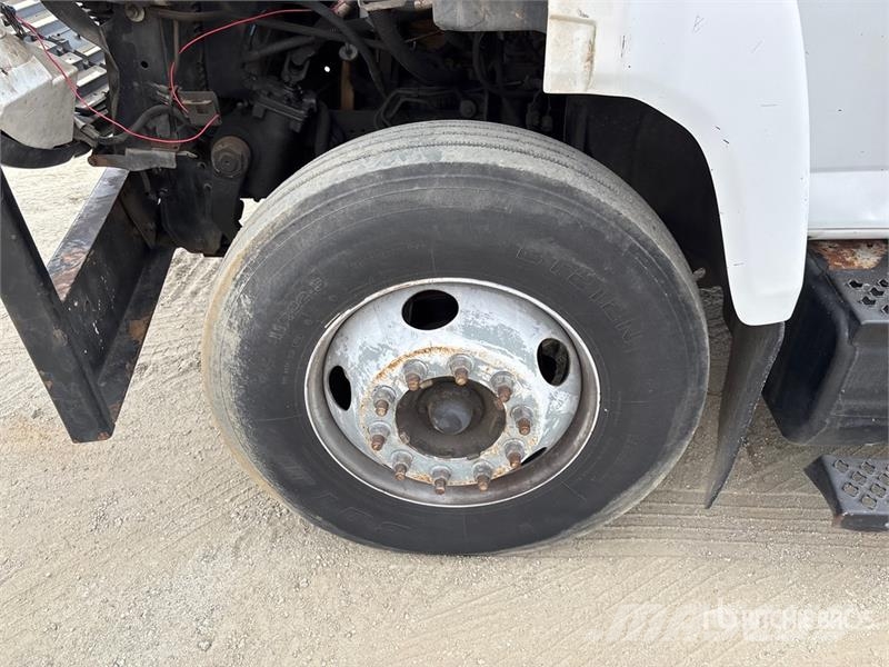 GMC C7500 Truck mounted platforms