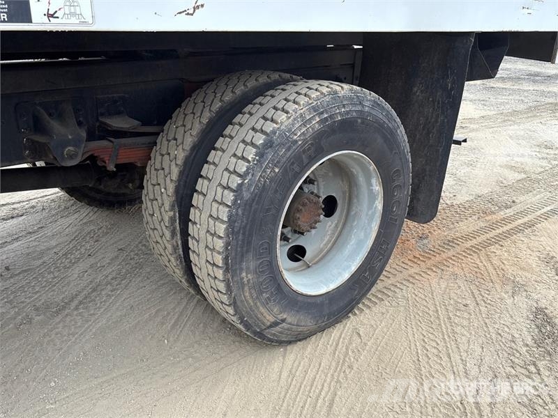 GMC C7500 Truck mounted platforms