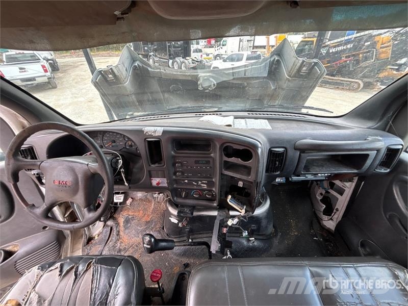 GMC C7500 Truck mounted platforms