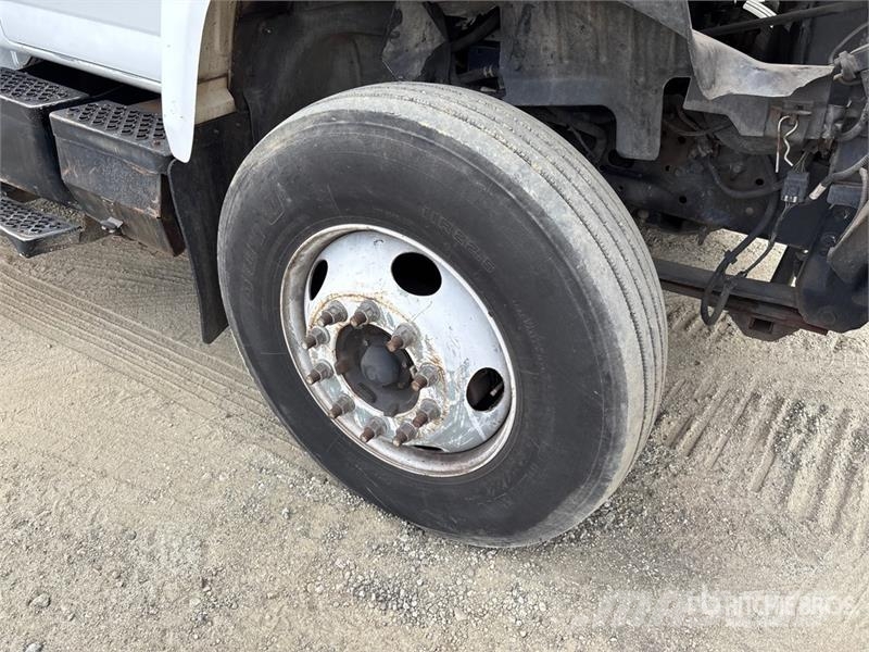 GMC C7500 Truck mounted platforms